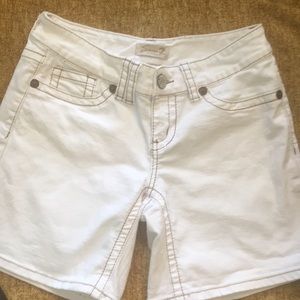 Ladies Denim Seven7 shorts, size 8, vanilla color